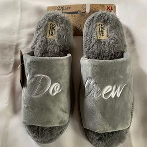 🎉Host Pick🎉 NWT The “I DO CREW” Plush &Soft XL Slippers!